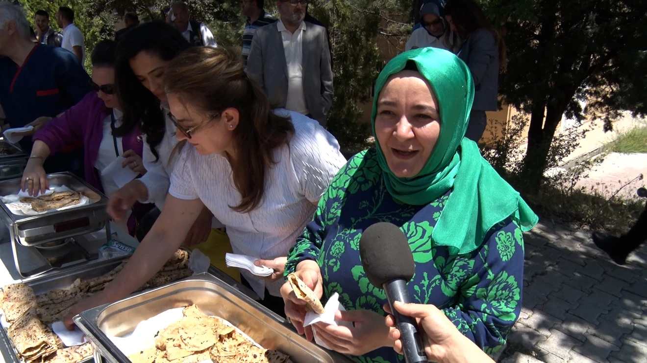 Atatürk Öğrenci Yurtları’nda kalan öğrenci ve görevli personele saç böreği ikram edildi